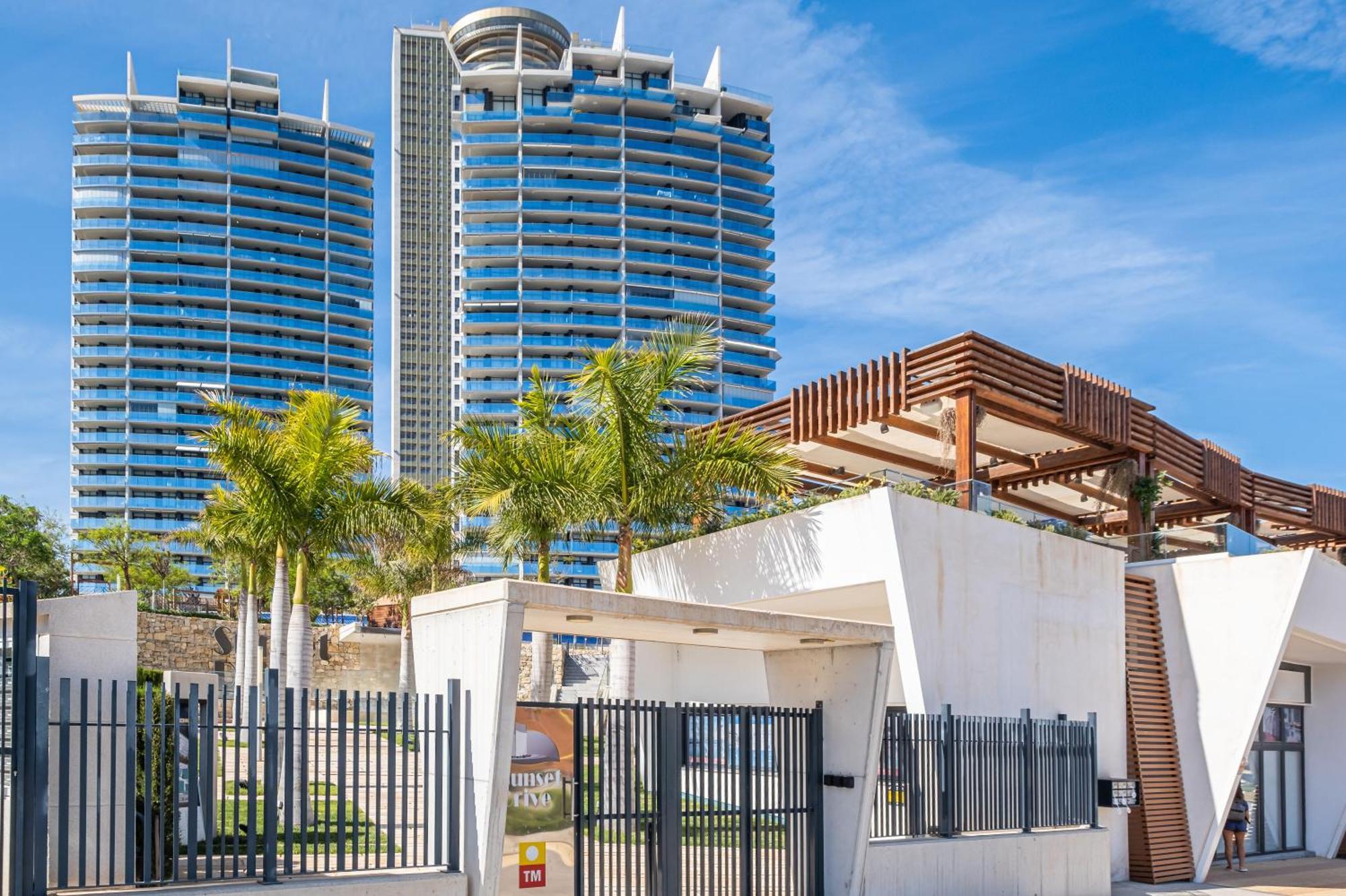 Sunset Drive Resort Apartment 4-8 Poniente Beach بينايدورم المظهر الخارجي الصورة
